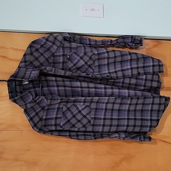 Fox Long Sleeve Button-Up. Small - Picture 5 of 9